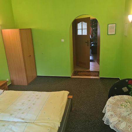 Restaurant & Hostel "Broadway" Kliniska Екстер'єр фото