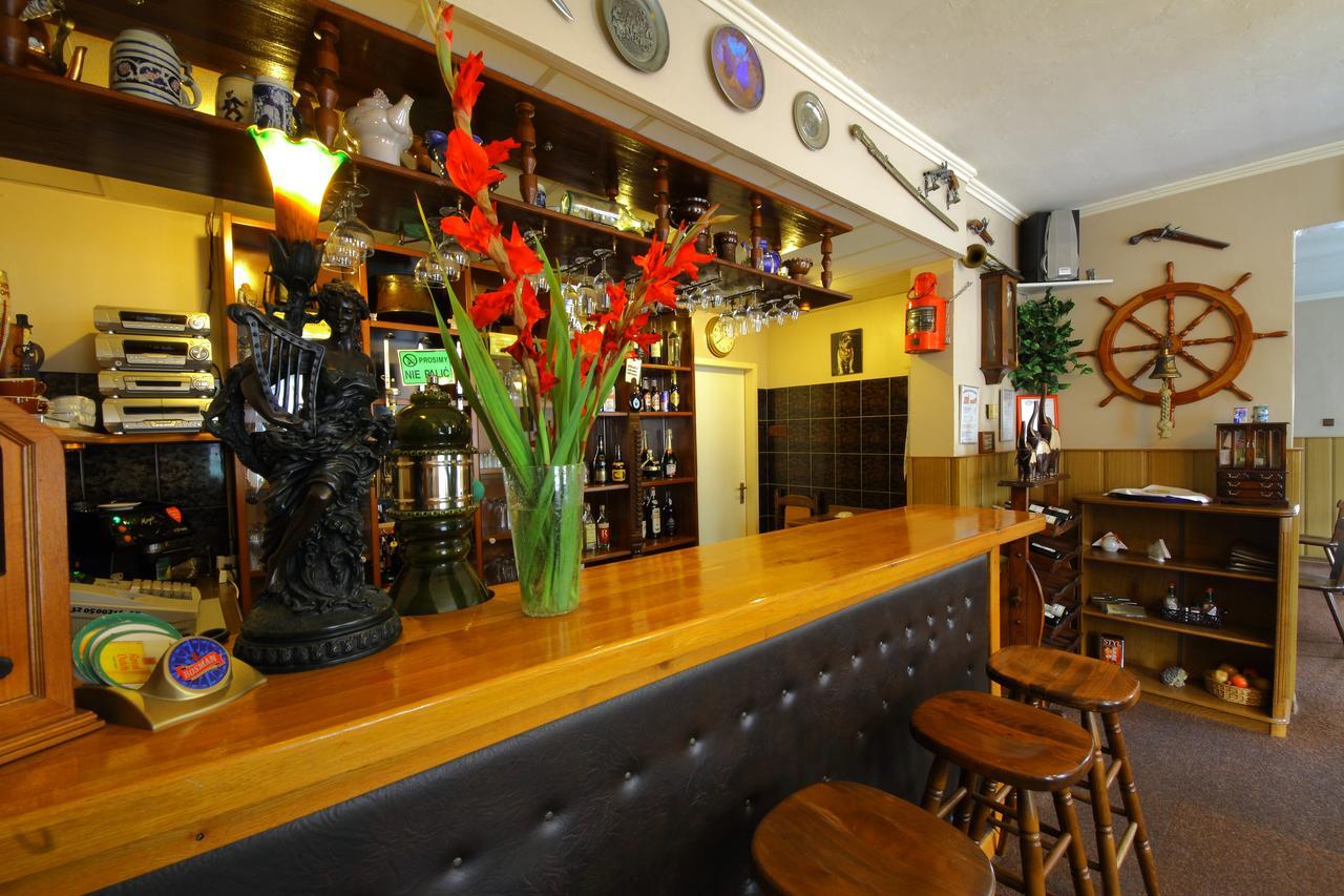 Restaurant & Hostel "Broadway" Kliniska Екстер'єр фото