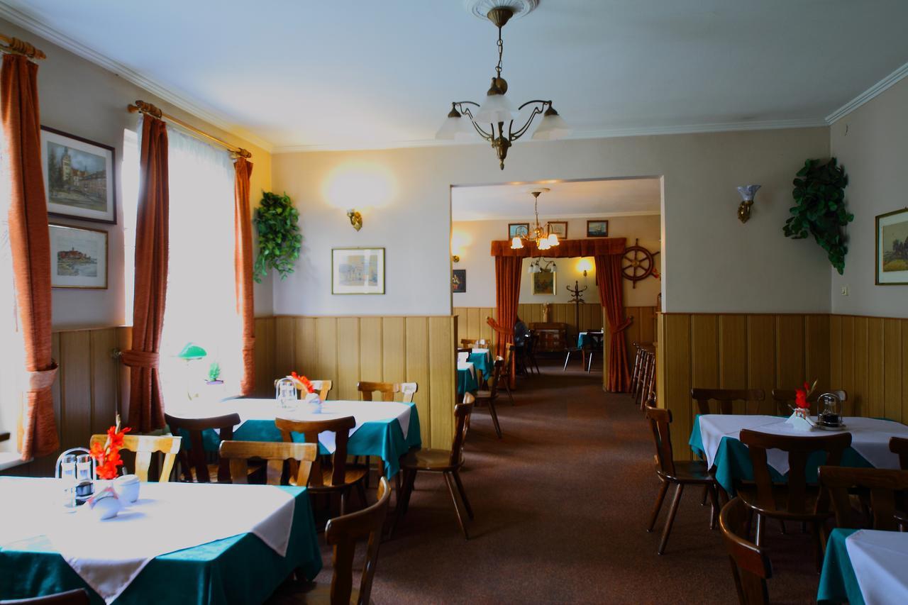 Restaurant & Hostel "Broadway" Kliniska Екстер'єр фото