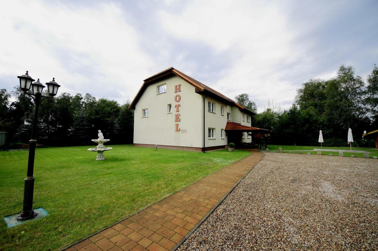Restaurant & Hostel "Broadway" Kliniska Екстер'єр фото