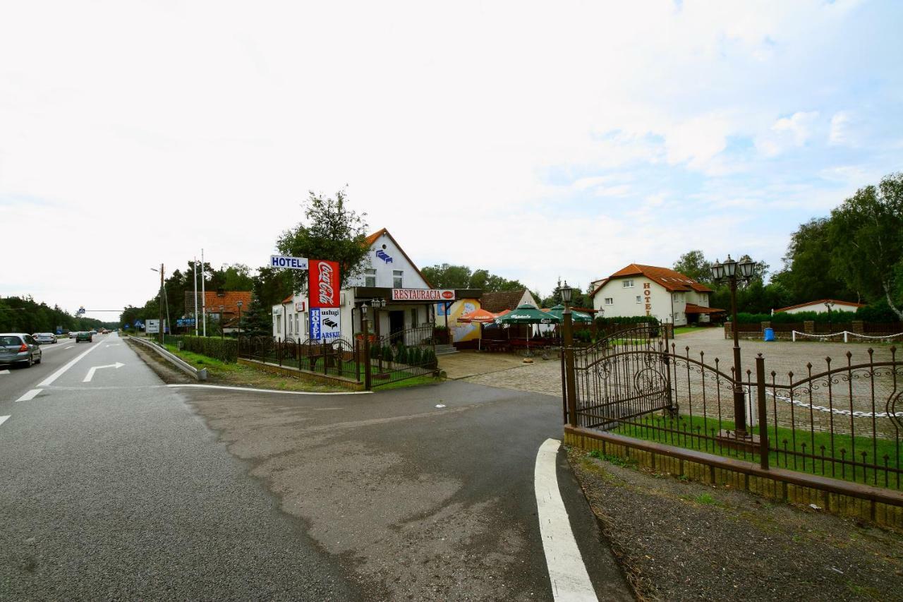 Restaurant & Hostel "Broadway" Kliniska Екстер'єр фото