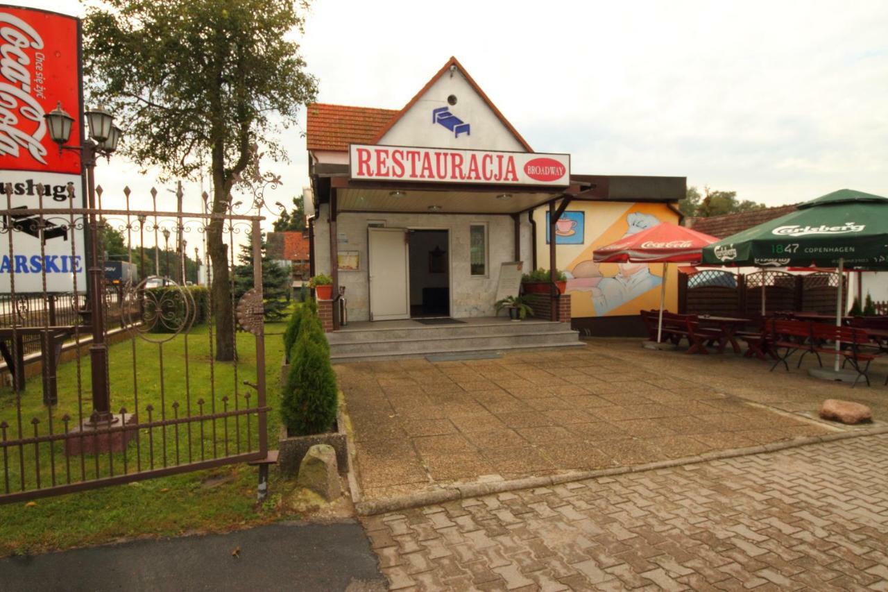 Restaurant & Hostel "Broadway" Kliniska Екстер'єр фото
